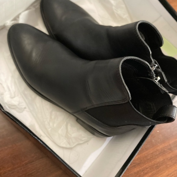 Blondo Waterproof Callie Chelsea Leather Boots - Picture 3 of 7